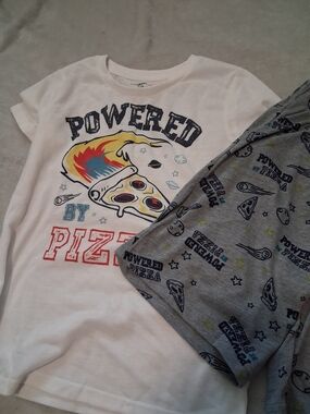 Aeropostale Kids White T-Shirt with Navy and Yellow Graphic